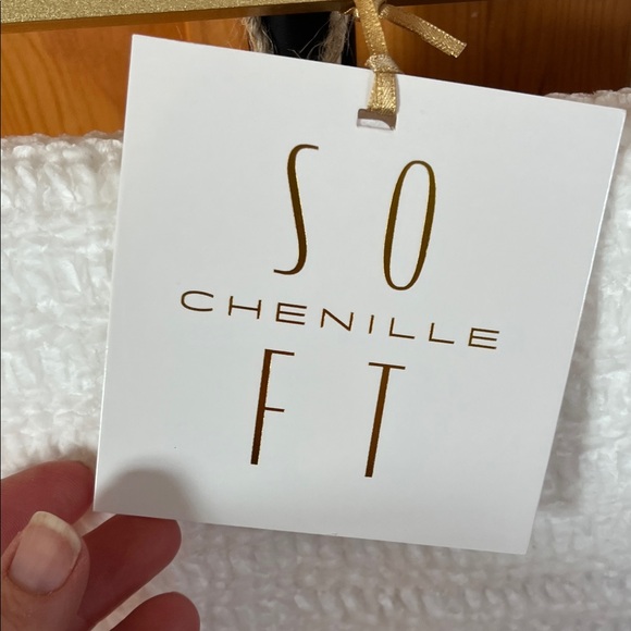 Chenielle Blanket - Picture 3 of 5